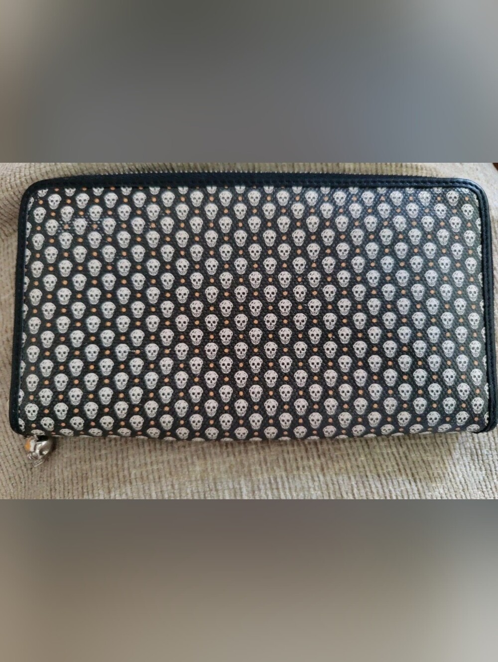 *Authentic* ALEXANDER MCQUEEN Skull Print Zip Around Wallet